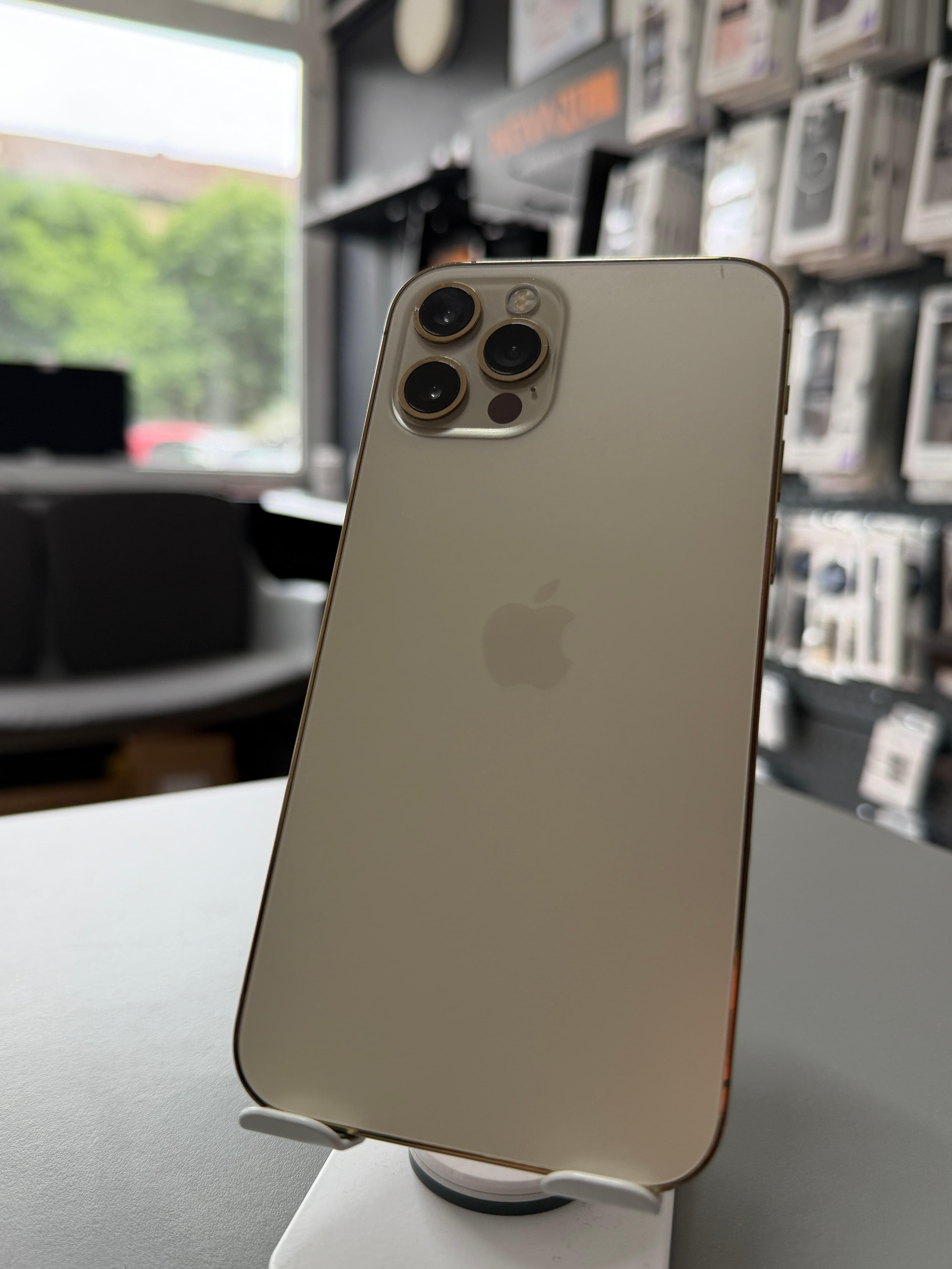 iPhone 12 Pro - foto 1